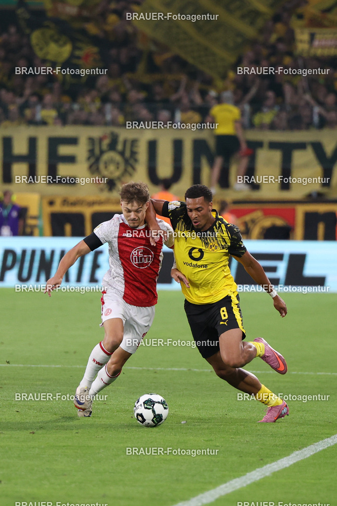 Rot-Weiss Essen - Borussia Dortmund | Essen, Deutschland, 18.08.2025XXwährend des DFB Pokal Spiels zwischen Rot-Weiss Essen- Borussia Dortmund im Stadion an der Hafenstraße am 18.08.2025 in Essen. (Foto von Timo Bluhmki-Schmidt/Brauer Fotoagentur