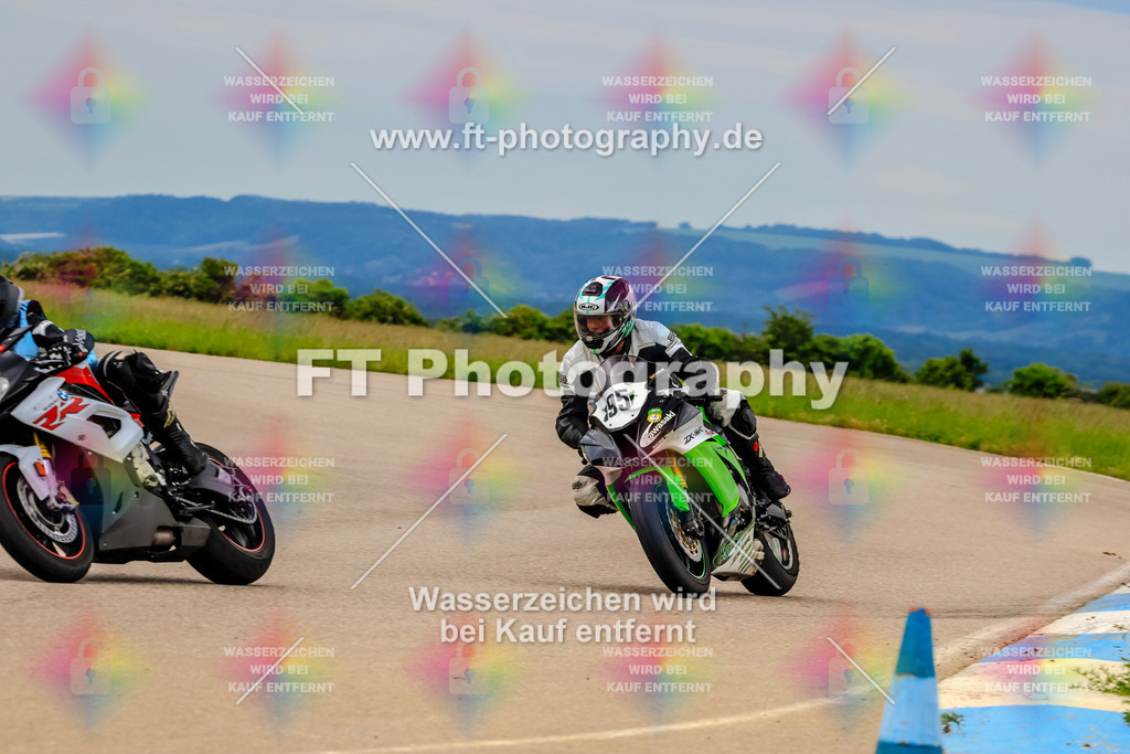 MotoTeam-2460 | Hier findet Ihr Bilder von Touristenfahrten auf der Nürburgring Nordschleife oder von anderen Veranstaltungen die ich besucht habe. Viel Spass beim Durch Schauen 