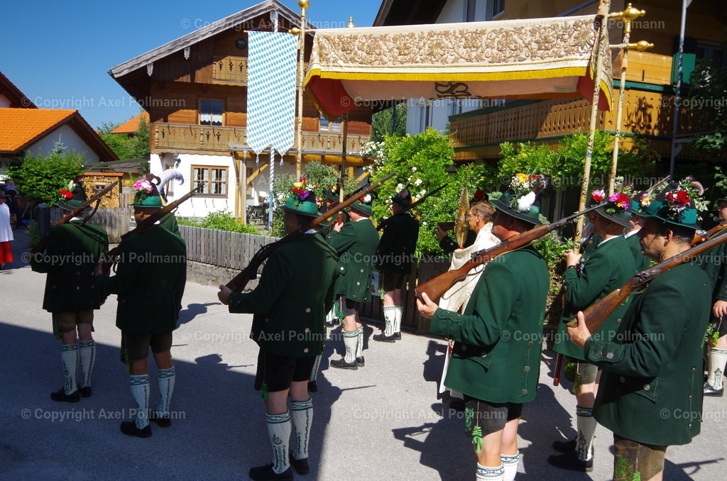 IMGP5769 | fotografiert von Axel PollmannLeonhardi Wallfahrt Benediktbeuern und Murnau, Fronleichnam, Fasching, Landschaft im Loisachtal und Benediktbeuern  - Realisiert mit Pictrs.com