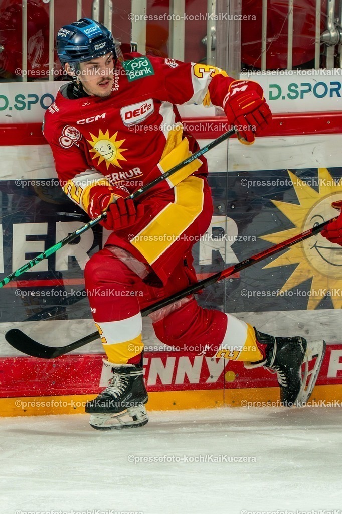 xKKU28092501073 | 28.09.2025, xKKUx, Eishockey, DEL2, Düsseldorfer EG - ESV Kaufbeuren, PSD-Bank Dome in Düsseldorf: Joel Hofmann (DEG #32) 