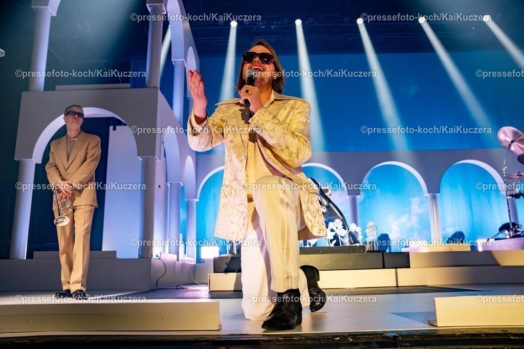 xKKU0604251014 | 06.04.2025, xkkux, Düsseldorf, Roy Bianco und Die Abbrunzati Boys performen bei ihrer Kult-Tour 2025 in der Mitsubishi Electric HALLE. 