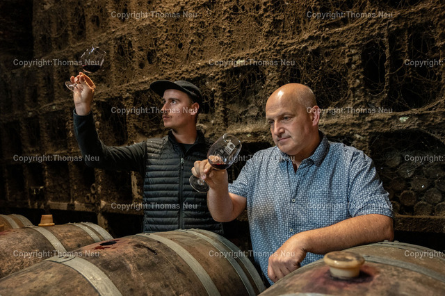 DSC_1301 | bss, Winzerfestbeilage, Weingut der Stadt Bensheim, Weingut Jäger, Michael Jäger mit Sohn Sebastian Jäger