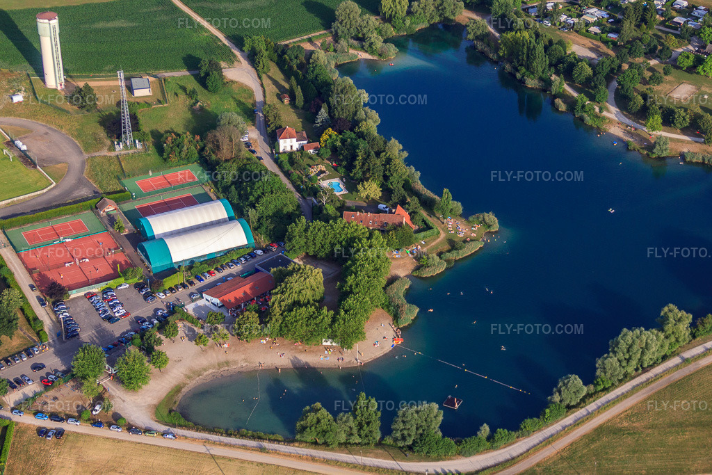Aerial view: Plague in Gambsheim in the state Bas-Rhin, France. – Photo: IMG_30360.jpg taken on 07/09/2010 by Werner Riehm/FLY-FOTO.com – Resolution of the original: 4072 x 2715 px