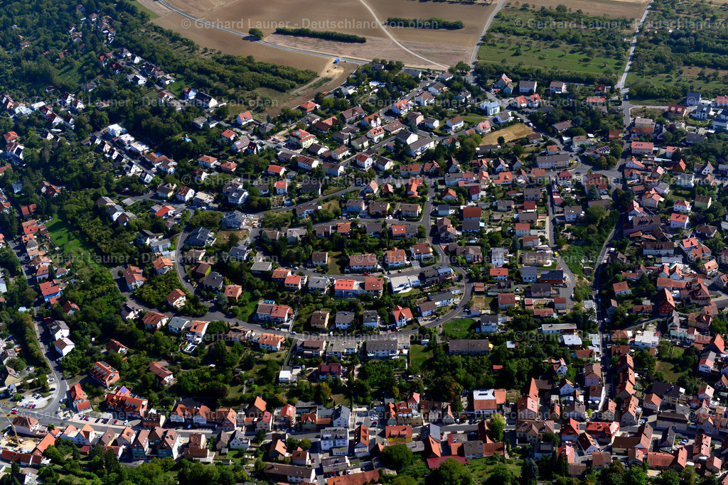 3650665 | HEXENBRUCH 13.09.2016 Wohngebiet - Mischbebauung der Mehr- und Einfamilienhaussiedlung  in Hexenbruch im Bundesland Bayern, Deutschland // Residential area - mixed development of a multi-family housing estate and single-family housing estate  in Hexenbruch in the state Bavaria, Germany Foto: Gerhard Launer