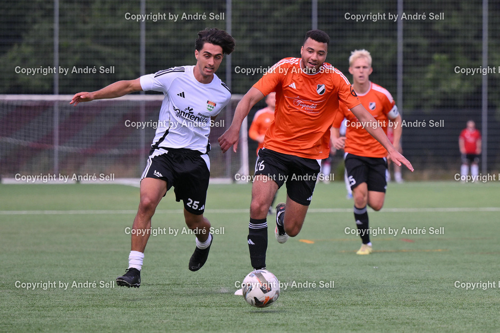 PSV Neumünster vs VfR Neumünster | Yunus Boz (TSVK #25) vs Florian Sossou (Heikendorf #16) / Fußball-Landesliga Männer 2026/2027 / TSV Kronshagen vs Heikendorfer SV / 01.08.26 - Realisiert mit Pictrs.com