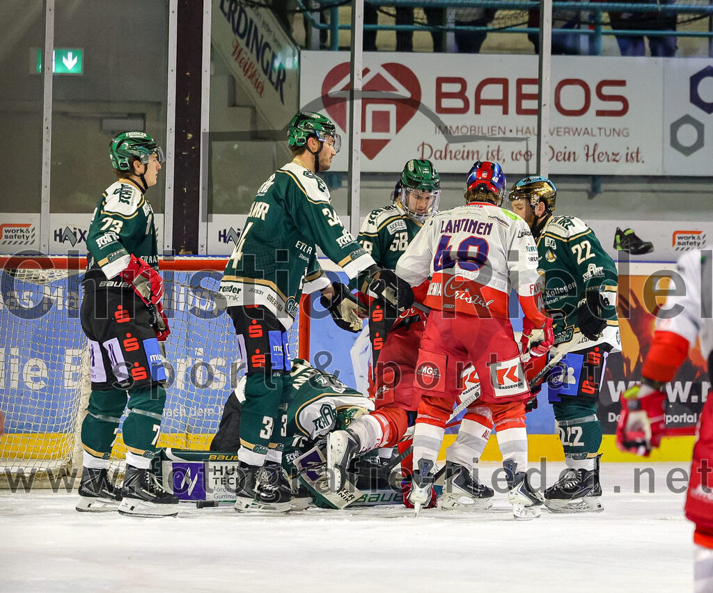 2025-11-16_125_TSV_Erding_gegen_Selber_Woelfe | Erding, Deutschland, 16.11.2025:Eishockey, Oberliga Süd 2025 / 2026, 17. Spieltag, TSV Erding gegen Selber Wölfe, Endergebnis: 3:1Pascal Steck (Erding Gladiators, #73), Bastian Cramer (Erding Gladiators, #34), Torwart David Zabolotny (Erding Gladiators, #72), Paul Pfenninger (Erding Gladiators, #58), Niko Lahtinen (Selber Wölfe, #48), Grady Hobbs (Erding Gladiators, #22)Foto: Christian Riedel / fotografie-riedel.net