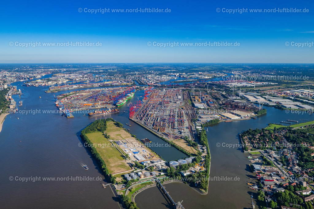 Hamburg_Waltershof_Burchardkai_ELS_4887040923 | HAMBURG 04.09.2023 Hafenanlagen Petroliumhafen am Ufer des Hafenbeckens Waltershof in Hamburg, Deutschland. // Port facilities Petroliumhafen on the shores of the harbor of Waltershof in Hamburg, Germany. Foto: Martin Elsen