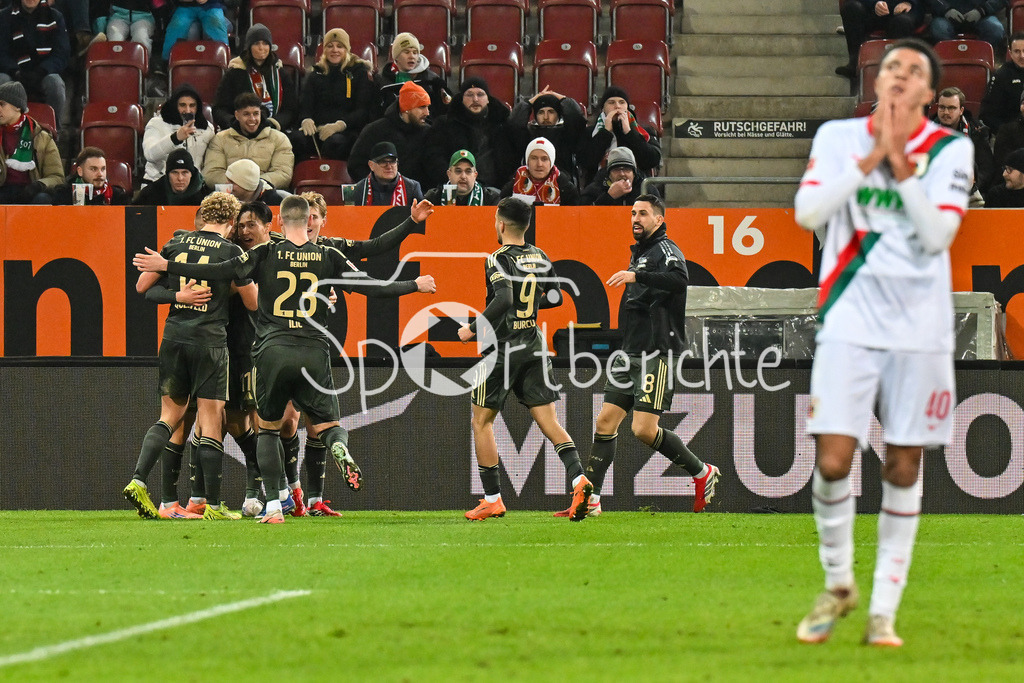 FC Augsburg - 1. FC Union Berlin | AUGSBURG, GERMANY - 15. JANUARY: Jubel der Gäste nach dem Treffer zum 1-1 durch Marin LJUBICIC (Union Berlin 27) / Tor / Torschuetze / Freude / Happy während dem Bundesligamatch zwischen dem FC Augsburg und dem 1. FC Union Berlin am 17. Spieltag in der WWK-Arena / DFL REGULATIONS PROHIBIT ANY USE OF PHOTOGRAPHS AS IMAGE SEQUENCES AND/OR QUASI-VIDEO