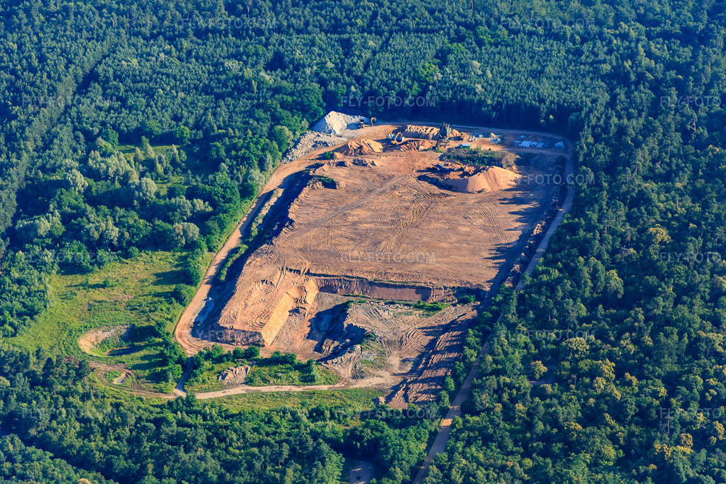 Aerial view: Earth dump in the forest in the district Ceinture Forêt Nord in Hagenau in the state Bas-Rhin, France. – Photo: IMG_082935.jpg taken on 06/26/2015 by Werner Riehm/FLY-FOTO.com – Resolution of the original: 5472 x 3648 px