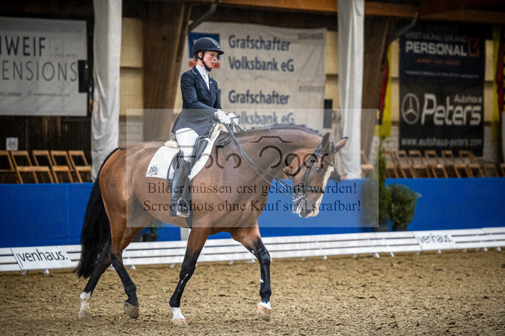 DOS_3266 | Entdecke hochwertige Reitturnierfotos von Foto Oger. Professionell, emotional und authentisch – jetzt Lieblingsmomente im Shop bestellen.Deutschlandweite Turnierfotografie. - Realisiert mit Pictrs.com