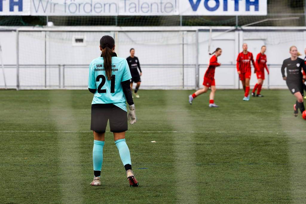 FCHHOH_251005_9619 | 1.FC Heidenheim 1846 II vs. SGM Hohenmemmingen/Sontheim, Fußball, Frauen, Bezirksliga, 2025/2026, 4. Spieltag, 05.10.2025 in Heidenheim, Kunstrasen b. Voith-Arena West(Foto: Michael Bulling) - Realisiert mit Pictrs.com