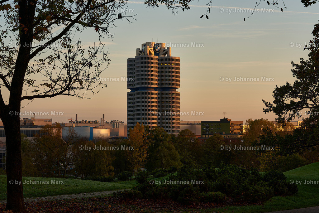 308-221030_31-Architektur München und Olympiapark-by_Johannes Marx | Professionelle Landschaftsfotografie, Inneneinrichtung, Kunst für Ihre Wohnung, Kanzlei, Praxis oder als Geschenk. Aussuchen und einfach liefern lassen. Raumgestaltungsberatung auf Anfrage. - Realisiert mit Pictrs.com