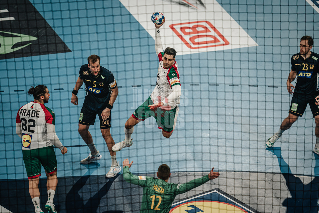 Handball | Herren | EHF EURO 2024 | European Championshop Men 2024 Final Tournament | Schweden vs. Portugal | 21.01.2024 | Alexandre Cavalcanti (#24, Portugal, POR) beim Wurf aufs Tor