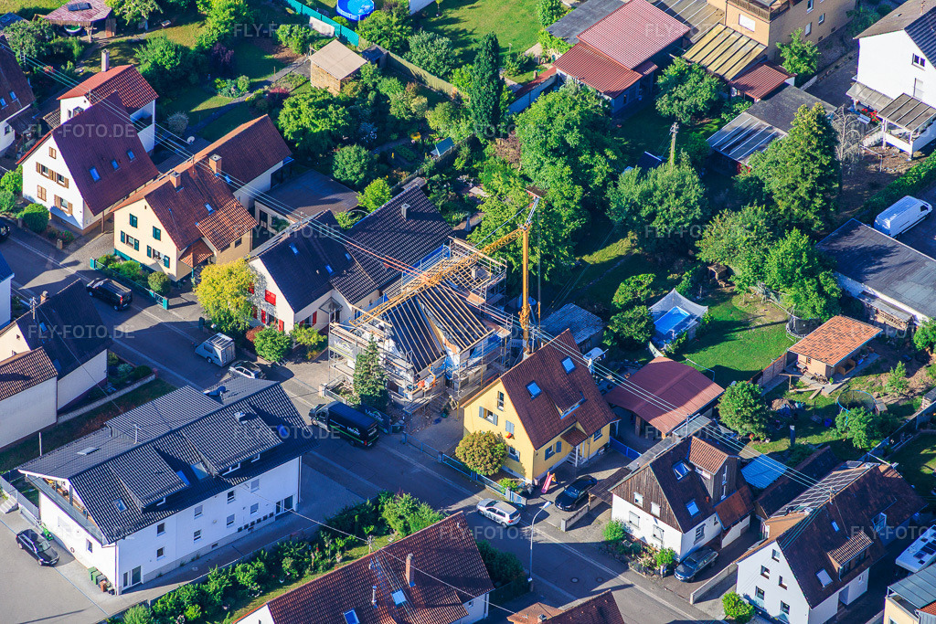 Luftbild: Baustelle zur Totalrenovierung eines EFH in der Waldstr in Kandel im Bundesland Rheinland-Pfalz in Deutschland. – Foto: IMG_157333.jpg vom 18.06.2026 durch Werner Riehm/FLY-FOTO.de – Auflösung des Originals: 6000 x 4000 px