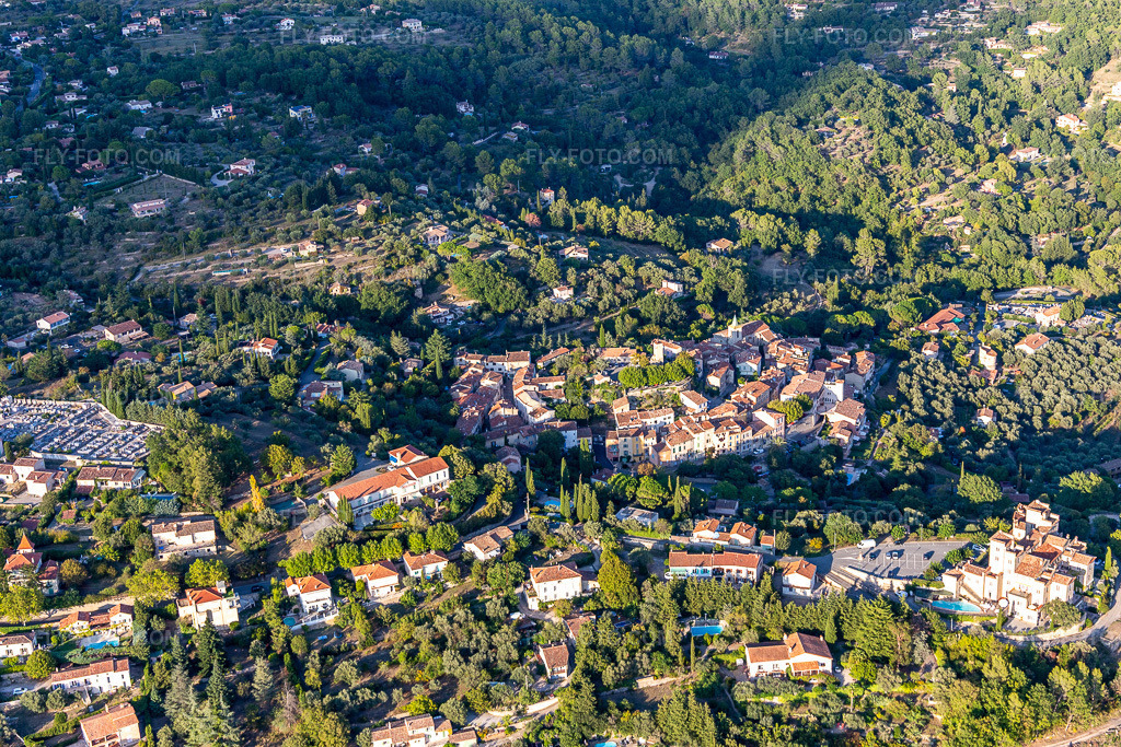 Aerial view: View of the town in Tourrettes in the state Var, France.Photo: IMG_129436.jpg taken on 09/18/2021 by Werner Riehm/FLY-FOTO.comResolution of the original: 5472 x 3648 px