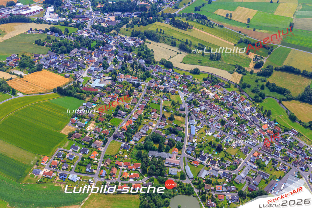 Die Luftaufnahme der Stadt Roeslau wurde vom UL-Flugzeug heraus erstellt ( keine Drohne )- hohe Auflösung für beste Qualität