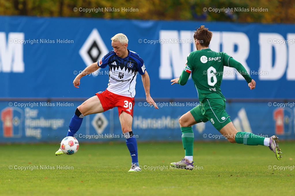 NH_HamburgerSV_FCGroningen_Testspiel_12112025 | #30 Silvan Hefti (Hamburger SV), #6 Stije Resink (FC Groningen)Fußball I Herren I Freundschaftsspiel I Saison 2025-2026  I Hamburger SV - FC Groningen I 12.11.2025 I Trainingsplatz Volksparkstadion