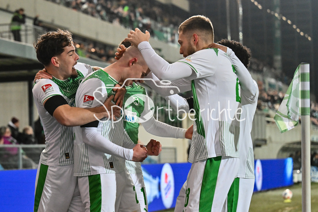 SpVgg Greuther Fürth - 1. FC Magdeburg | FUERTH, GERMANY - 06. FEBRUARY: Jubel der Fürther nach dem Treffer zum 1-0 durch Brynjar Ingo BJARNASON (SpVgg Greuther Fürth 25) / Tor / Torschuetze / Freude / Happy während dem Match zwischen der SpVgg Greuther Fürth und dem 1. FC Magdeburg am 21. Spieltag der 2. Bundesliga im Sportpark Ronhof Thomas Sommer