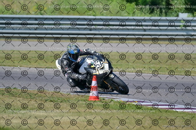 26BT02-0702 | markuskiefer.com - Realisiert mit Pictrs.com