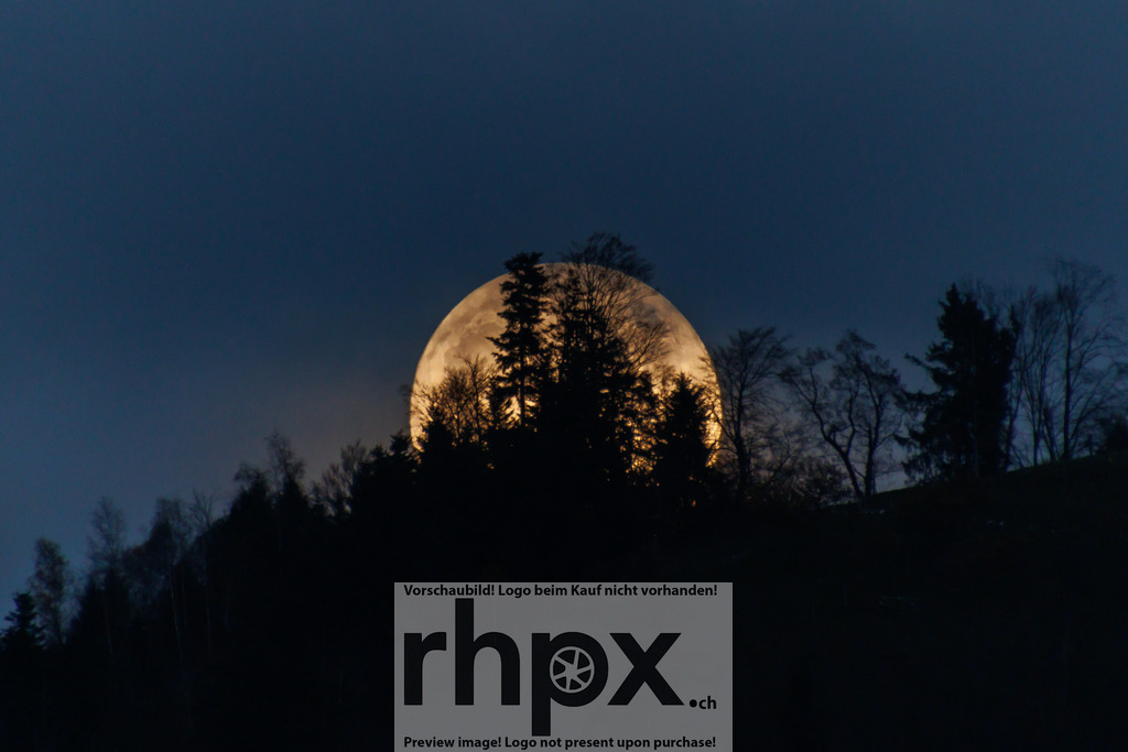 Mond | Stimmungsvolle Fotokunst aus Luzern. Erlebe den Pilatus, den See und die Stadt Luzern in exklusiven Aufnahmen in der Fotogalerie & Shop. - Realisiert mit Pictrs.com