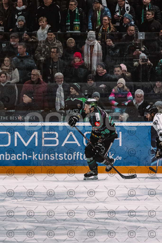 Alligators_vs_Passau_26_12_2025-024 | Höchstadt Alligators Fotogalerie: Eishockey-Action aus Franken. Professionelle Spielfotos, Portraits & Stadionbilder zum Download. Jetzt entdecken! - Realisiert mit Pictrs.com