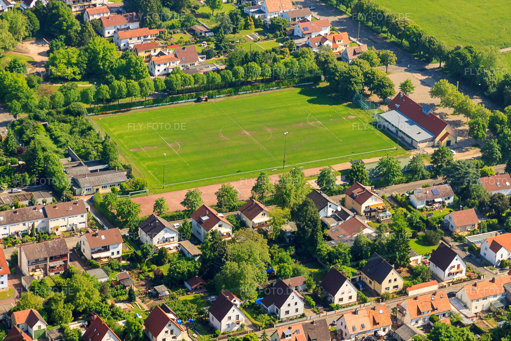 Luftbild: Fußballplatz des F.V. Queichheim 1920 e.V. im Ortsteil Queichheim in Landau im Bundesland Rheinland-Pfalz in Deutschland.Foto: IMG_27344.jpg vom 23.05.2010 durch Werner Riehm/FLY-FOTO.deAuflösung des Originals: 4752 x 3168 pxFV 1920 Queichheim e.V.