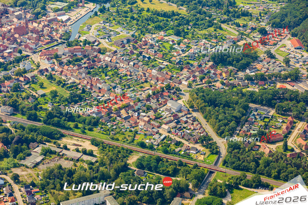 Luftbild der Stadt Grabow - Das Luftbild wurde 2025 vom UL-Flugzeug heraus erstellt ( keine Drohnenaufnahme ) - Hochauflösende Luftaufnahme - für Wandbilder und großformatige Ausdrucke geeignet. Das besondere Geschenk!Hier alle&nbsp;Infos zur Lizenzierung der LuftaufnahmeWir fliegen auch dieses Jahr wieder in Ihre Region um Luftbilder zu erstellen.- Luftbild anfragen