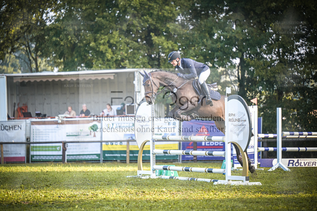 DOS_0273 | Entdecke hochwertige Reitturnierfotos von Foto Oger. Professionell, emotional und authentisch – jetzt Lieblingsmomente im Shop bestellen. - Realisiert mit Pictrs.com