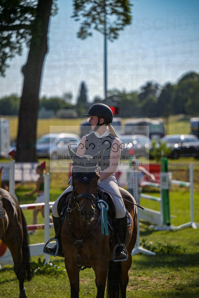 Reitturnier Voxtrup | Entdecke hochwertige Reitturnierfotos von Foto Oger. Professionell, emotional und authentisch – jetzt Lieblingsmomente im Shop bestellen.Deutschlandweite Turnierfotografie. - Realisiert mit Pictrs.com