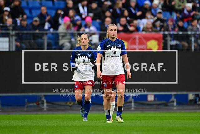 Fußball I Frauen I Saison 2025-2026 I DFB-Pokal I Achtelfinale I Hamburger SV - Bayer 04 Leverkusen I 15295 | Svea Stoldt (8, Hamburger SV) - Realisiert mit Pictrs.com