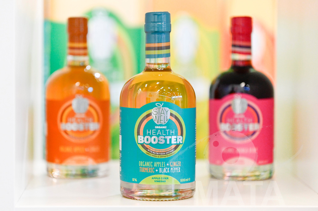 _DWI3607 | Das Herz der internationalen Bio-Branche schlug vom 26.–29.07.2022 für vier Tage in Nürnberg. Die BIOFACH, Weltleitmesse für Bio-Lebensmittel, und die VIVANESS, Internationale Fachmesse für Naturkosmetik, meldet sich mit der einmaligen „Summer Edition“ zurück. Groß war die Wiedersehensfreude der über 24.000 Fachbesucher aus 137 Ländern. Im Fokus: Der persönliche Austausch, Networking und vertiefte Gespräche zu den Themen der Zeit. Aber auch: Neuheiten und Trends entdecken und eintauchen mit allen Sinnen in die Produktvielfalt der 2.276 Aussteller aus 94 Ländern. Nürnberg, 29.07.2022 - Realisiert mit Pictrs.com