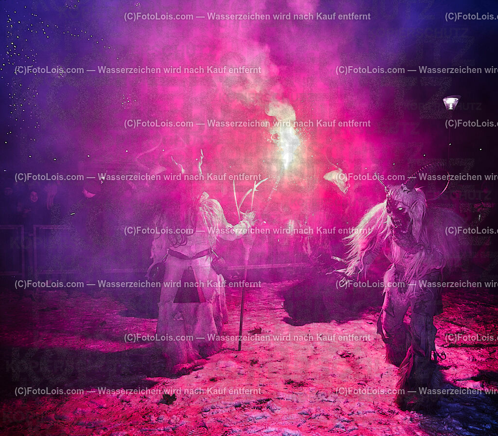 ALP9636_Wieselburger ADVENT_Wintersonnenwende_Perchtenlauf | (C)FotoLois.com, Alois Spandl, Wieselburger Advent, Wintersonnenwendfeier mit Umzug durch die Stadt, Sonnenwendfeuer und Perchtenlauf mit Show im Schlosspark, Mitwirkung der Partnergemeinde EINBECK, Sa 17. Dezmber 2022.