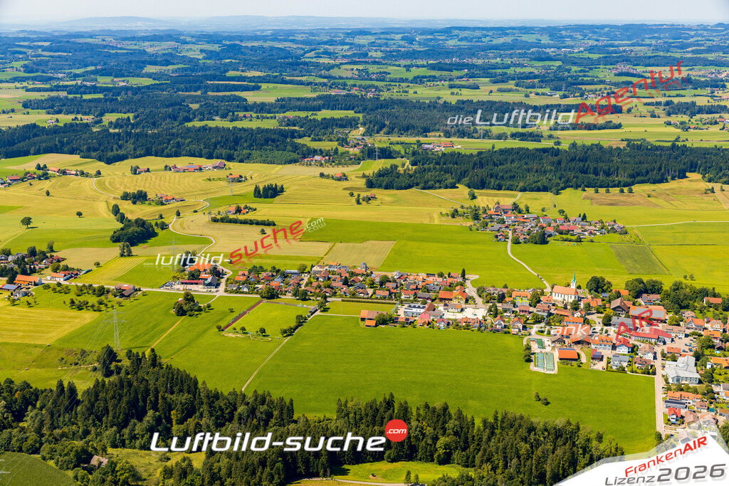 Luftaufnahme von Opfenbach - Die Luftaufnahme wurde 2025 vom UL-Flugzeug heraus erstellt ( keine Drohne ) - Hochauflösende Luftaufnahme - für professionelle Ausdrucke geeignet. Die Geschenkidee !Mit Lizenz und Bildrechte bestellbar