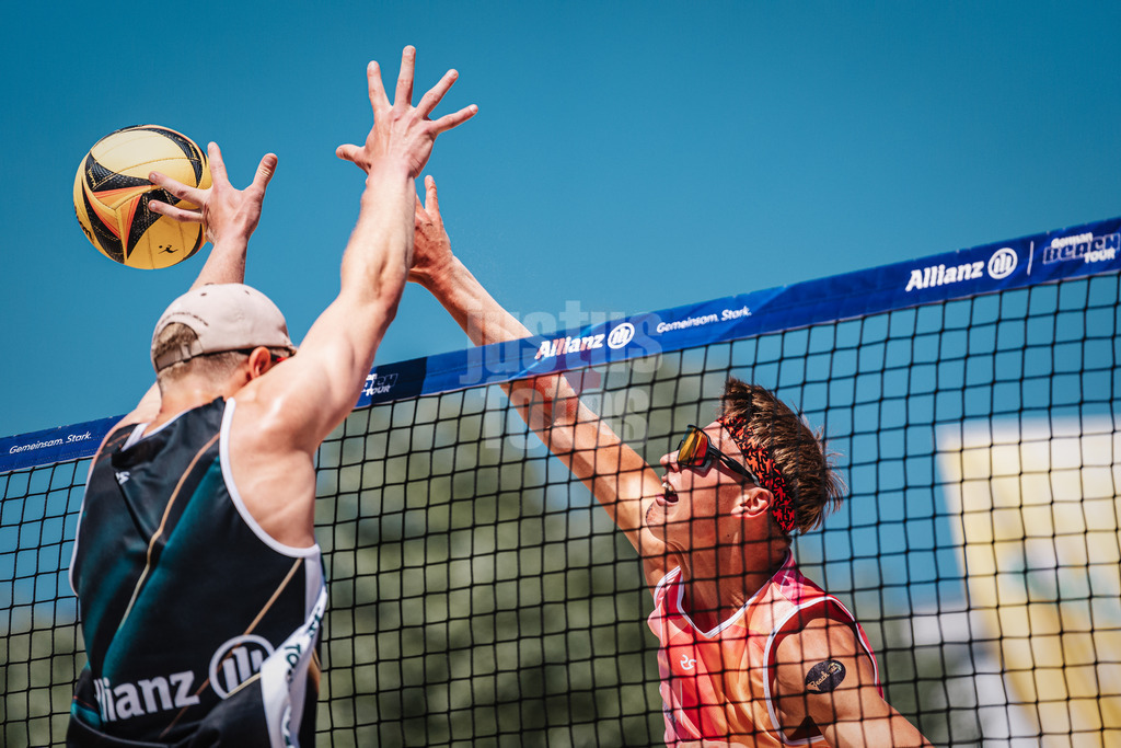 Beachvolleyball | Männer | Allianz German Beach Tour 2025 | Tourstop Bremen | 12.06.2025 | v.l. Leo Hauschild gegen Moritz Hauschild