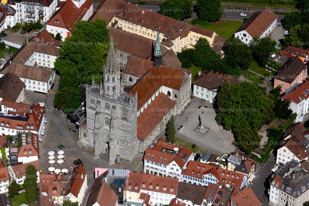 4032056 | KONSTANZ 12.06.2020 Kirchengebäude des Münster " Münster ULF Konstanz " am Münsterplatz im Ortsteil Altstadt in Konstanz am Bodensee im Bundesland Baden-Württemberg, Deutschland. Weiterführende Informationen bei: Röm.-kath. Kirchengemeinde Konstanz Altstadt. // Church building of the cathedral of " Muenster ULF Konstanz " on place Muensterplatz in the district Altstadt in Konstanz at Bodensee in the state Baden-Wuerttemberg, Germany. Further information at: Roem.-kath. Kirchengemeinde Konstanz Altstadt. Foto: Gerhard Launer