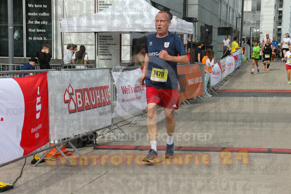 250920_1329_EX1_4942 | Sportfotografie im Rhein-Sieg Kreis, Köln, Bonn, NRW, Rheinland Pfalz, Hessen, etc. Unser Tätigkeitsfeld umfasst den Laufsport vom Volkslauf über den Marathon, Duathlon, Triathon bis zum Ultralauf wie Kölnpfad Ultra oder Schindertrail.