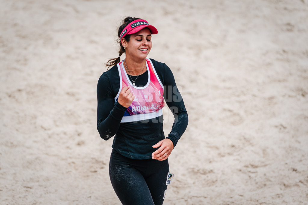 Beachvolleyball | Frauen | German Beach Tour 2024 | Tourstop Bremen | 08.06.2024 | Andressa Cavalcanti Ramalho (BRA) freut sich und ballt die Faust