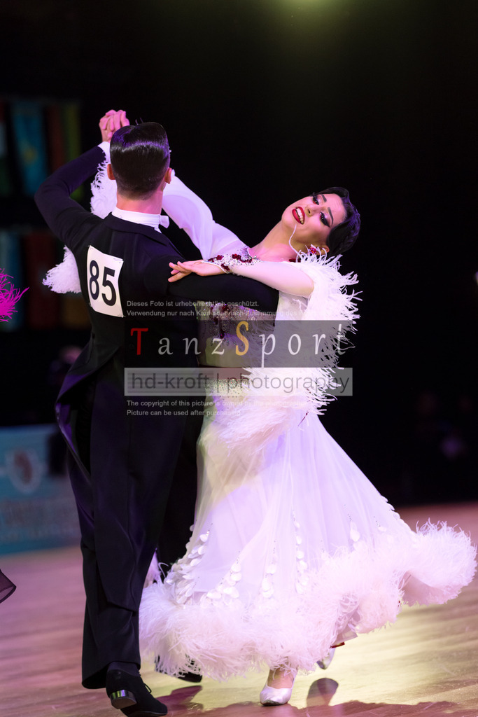 20241215_WDSF_Int_Open_Std-Riga-9584 | Tanzsportbilder, Standardtanz, Lateintanz, WDSF, DTV, LTVB, dancecomp, goc, hessen tanzt, blaues band der spree, walzer, tango, wiener walzer, slowfox, quickstepp, samba, rumba, cha-cha-cha, paso doble. jive, hd-kroft photography, turniertanzsport