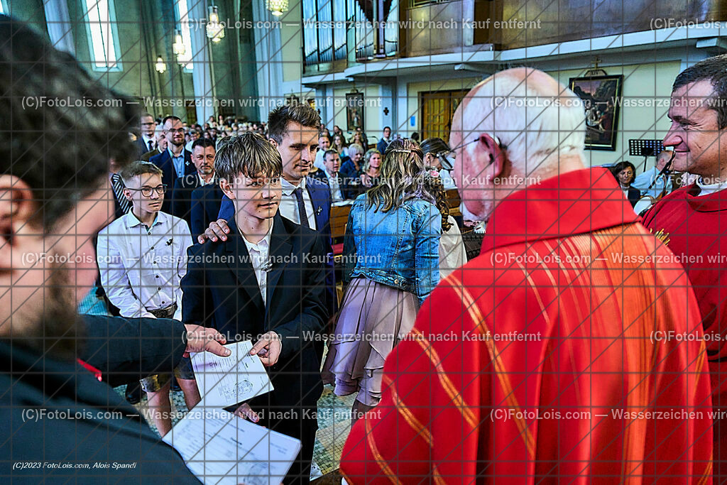 ALP2444_Pfarrfirmung Wieselburg_Sakrament der Firmung | (C)FotoLois.com, Alois Spandl, Pfarrfirmung in Wieselburg mit Firmspender Eduard Gruber (ehemaliger Generalvikar der Diözese St. Pölten), Sa 3. Juni 2023.