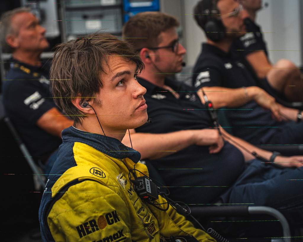 TXO06680 | Exklusive Motorsport-Fotografie aus Leipzig von TXO Media – für Rennfahrer, Teams & Sponsoren. Sausemuth liefert starke Bilder, die Emotion zeigen. Jetzt buchen & glänzen! - Realisiert mit Pictrs.com