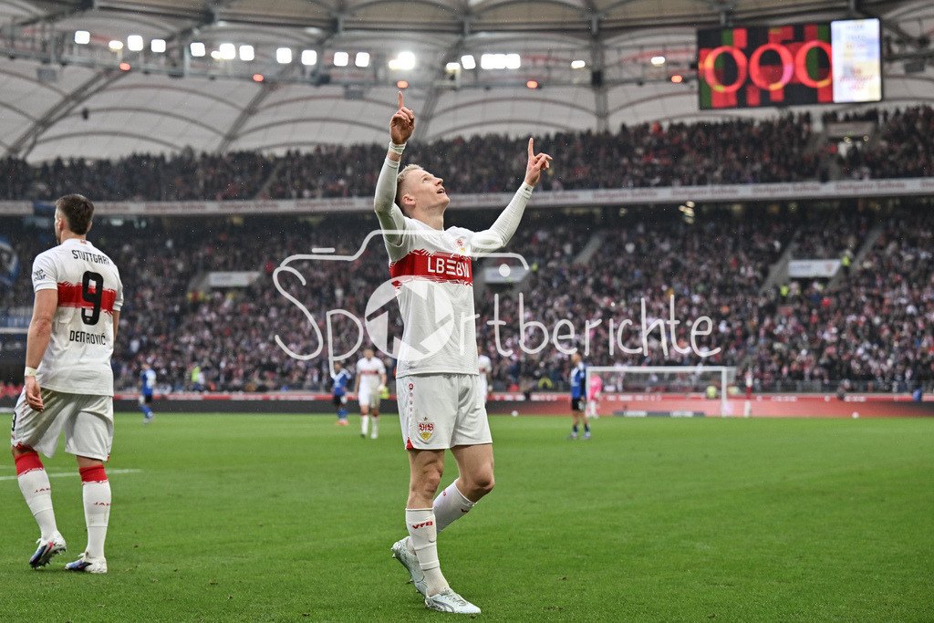 VfB Stuttgart - Hamburger SV | STUTTGART, GERMANY - 12. APRIL: VFB Celebrating the goal to makes it 2-0 - Chris FÜHRICH (VfB Stuttgart 10) - Tor / Torschuetze / Freude / Happy during the Bundesliga Match between VfB Stuttgart vs. Hamburger SV on Matchday 29 at MHP Arena / DFL REGULATIONS PROHIBIT ANY USE OF PHOTOGRAPHS AS IMAGE SEQUENCES AND/OR QUASI-VIDEO