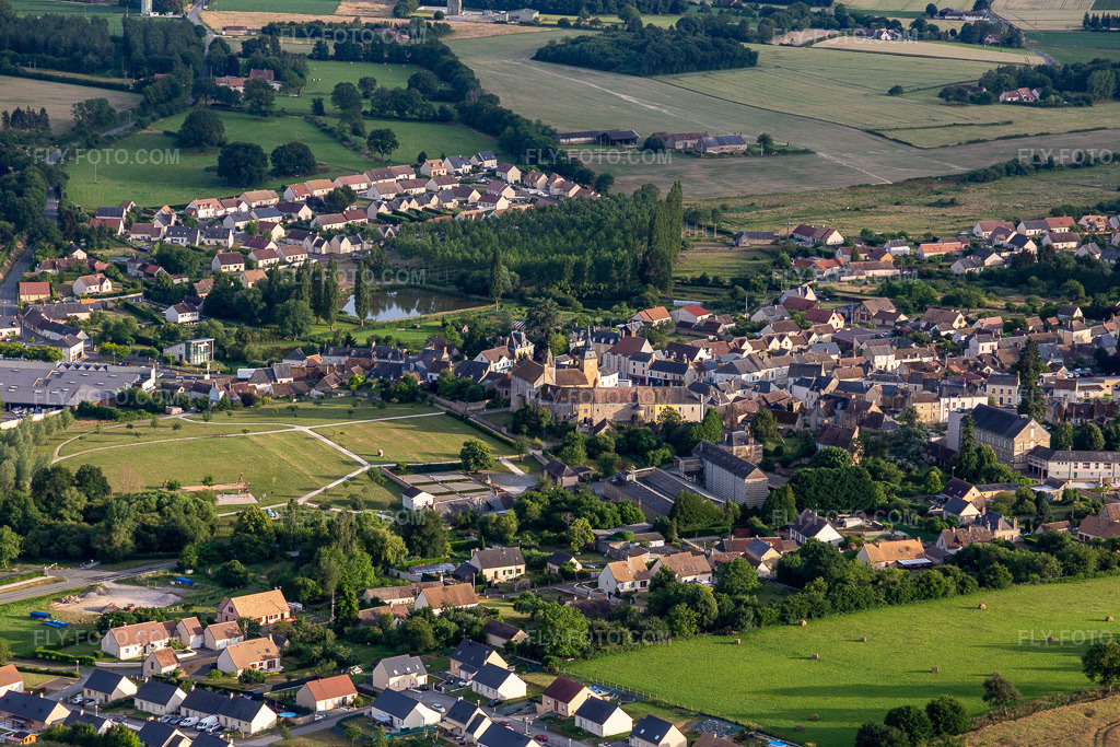 Aerial view: Château de Bouloire in Bouloire in the state Sarthe, France. – Photo: IMG_132428.jpg taken on 06/14/2022 by Werner Riehm/FLY-FOTO.com – Resolution of the original: 5472 x 3648 px