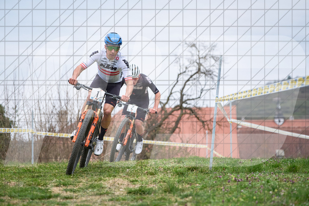 34. KTM Kamptal Trophy 1, FOIDL Maximilian (AUT), Men Elite, KTM FACTORY MTB TEAM vor 2, BARRET MAUNZ Maks Alfred (AUT), KTM FACTORY MTB TEAM | ZÖBING, Österreich – 2026-03-28: 34. KTM Kamptal Trophy1, FOIDL Maximilian (AUT), Men Elite, KTM FACTORY MTB TEAM vor 2, BARRET MAUNZ Maks Alfred (AUT), KTM FACTORY MTB TEAMFoto: © 2026 Martin Bihounek - MB Creative e.U.