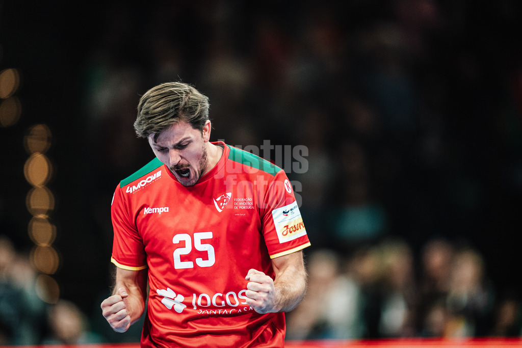 Handball | Herren | EHF EURO 2024 | European Championshop Men 2024 Final Tournament | Slowenien vs. Portugal | 19.01.2024 | Antonio Areia (#25, Portugal, POR) beim Jubel