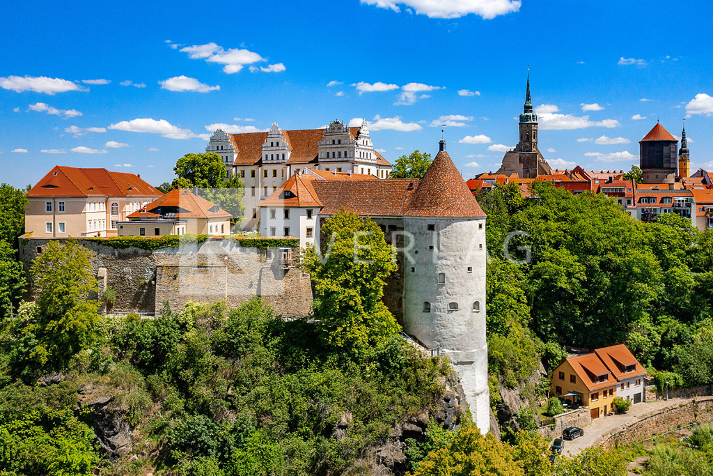 Wandbild-Ortenburg-Bautzen-Luftbild-DJI_0588 | Lauftaufnahme Bautzen – die Stadt der Türme - Realisiert mit Pictrs.com