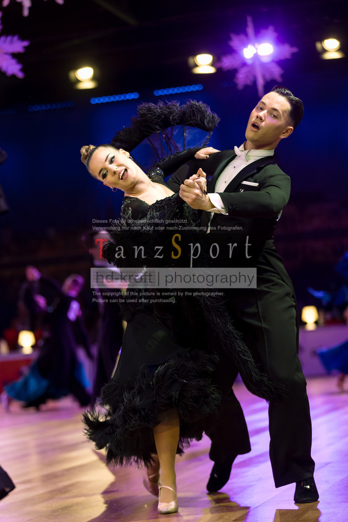 20241215_WDSF_Int_Open_Std-Riga-9162 | Tanzsportbilder, Standardtanz, Lateintanz, WDSF, DTV, LTVB, dancecomp, goc, hessen tanzt, blaues band der spree, walzer, tango, wiener walzer, slowfox, quickstepp, samba, rumba, cha-cha-cha, paso doble. jive, hd-kroft photography, turniertanzsport