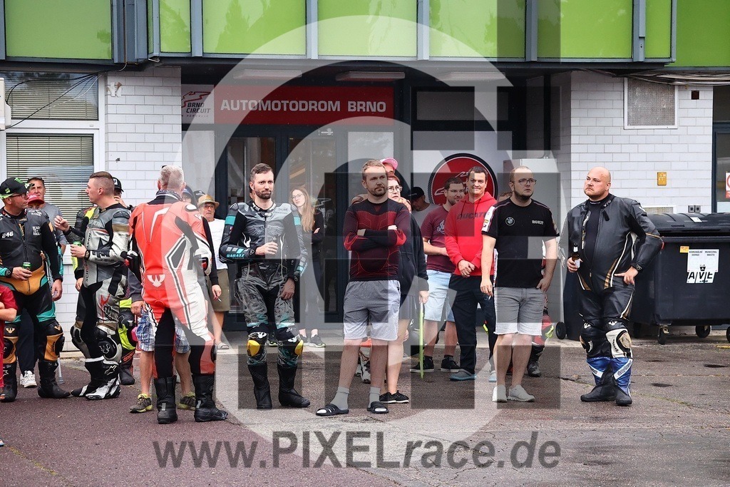 social-20250830_08379 | Schöne Erinnerungen an spannende Momente - das festzuhalten ist unser Job. PIXELrace.de ist seit 2003 auf den Rennstrecken Europas unterwegs um die Action draußen beim Fahren und die wunderbare Stimmung imm Fahrerlager für euch einzufangen.