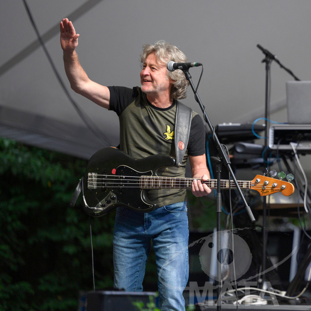 _DWI2403 | Craig Fletcher von John Lees' Barclay James Harvest live bei einem Konzert in Serenadenhof Nürnberg, 01.07.2023 - Realisiert mit Pictrs.com