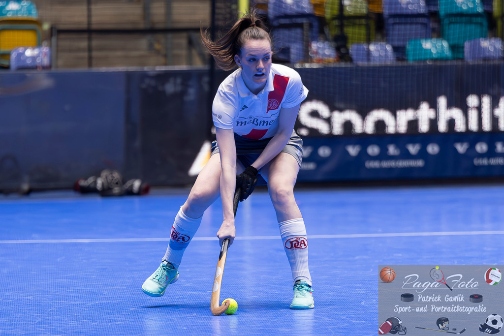 Volvo E.R.B. Final 4 Halbfinale Frauen: Der Club an der Alster - Berlienr HC, 25.01.2025 | Katharina Kirschbaum (Der Club an der Alster #8) am Ball, Freisteller, Portrait, Porträt,  Der Club an der Alster - Berlienr HC, Frankfurt, Süwag Arena, 25.1.2025 - Realisiert mit Pictrs.com