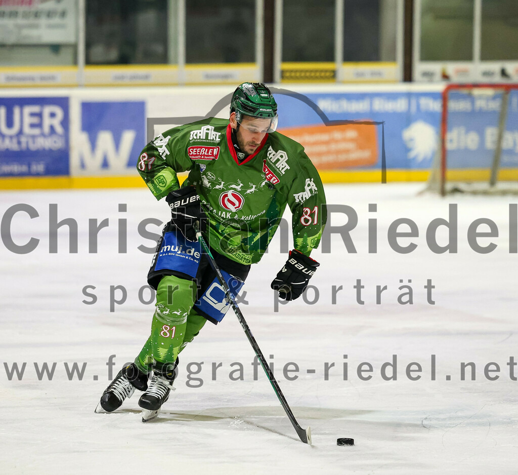 2023-12-17_090_TSV_Erding_gegen_ESC_Kempten | Erding, Deutschland, 17.12.2023:
Eishockey, Bayernliga Vorrunde 2023 / 2024, 18. Spieltag, TSV Erding gegen ESC Kempten, Endergebnis: 5:1

Maximilian Forster (Erding Gladiators, #81)

Foto: Christian Riedel / fotografie-riedel.net